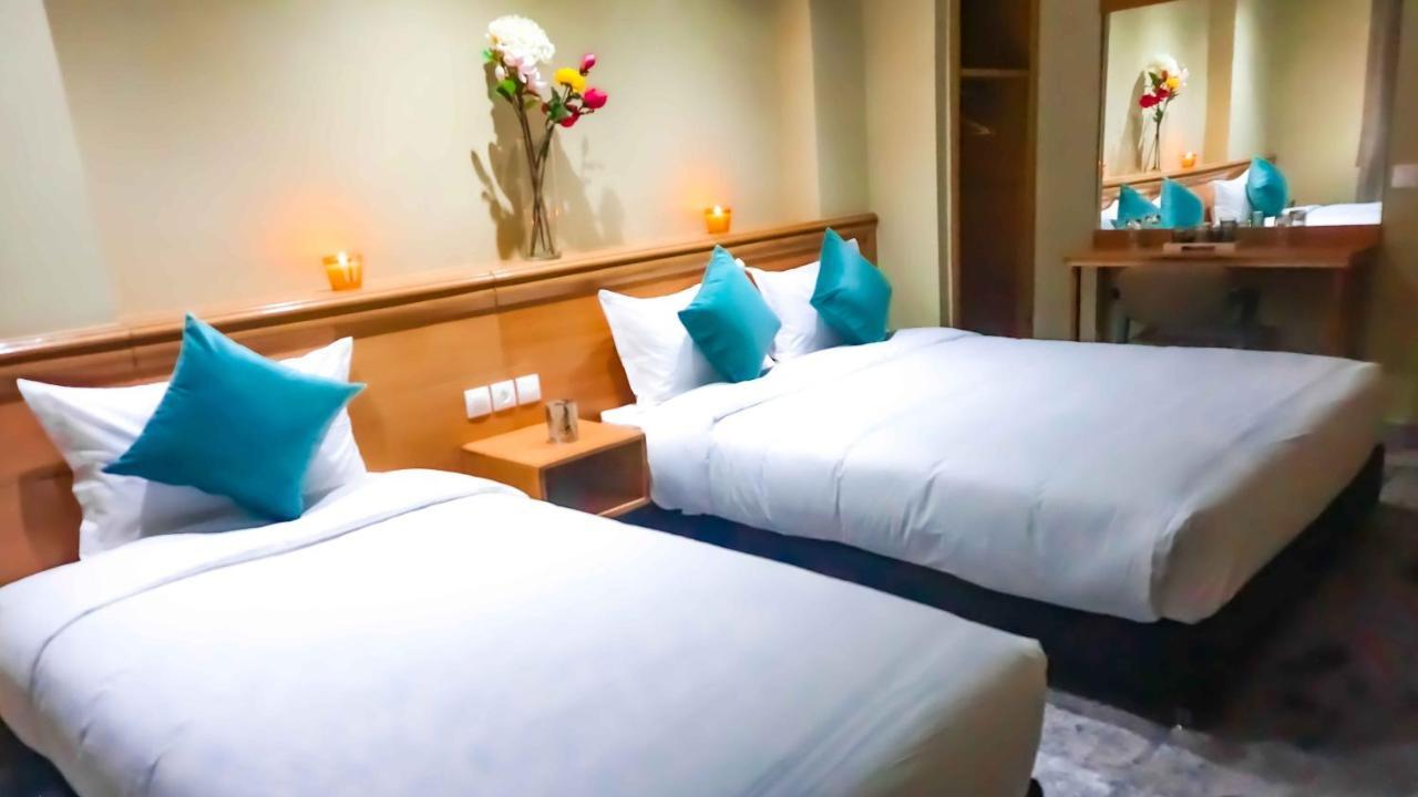 Hotel Golden Flora 3*